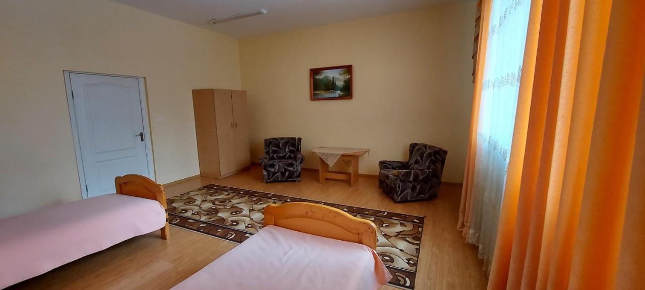 Hotel Bb Student Khust Exteriör bild